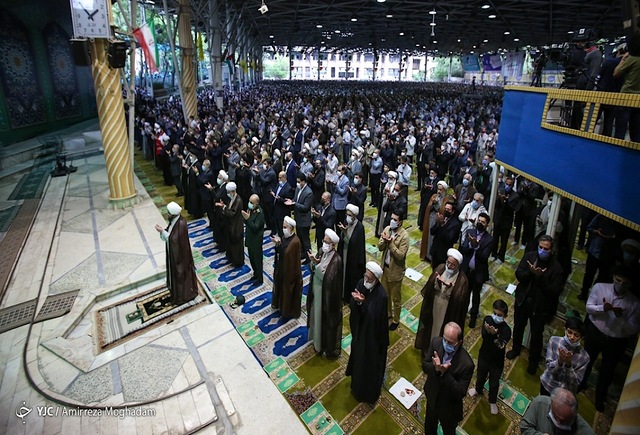 نماز جمعه و نماز ظهر عاشورا همزمان برگزار می‌شود